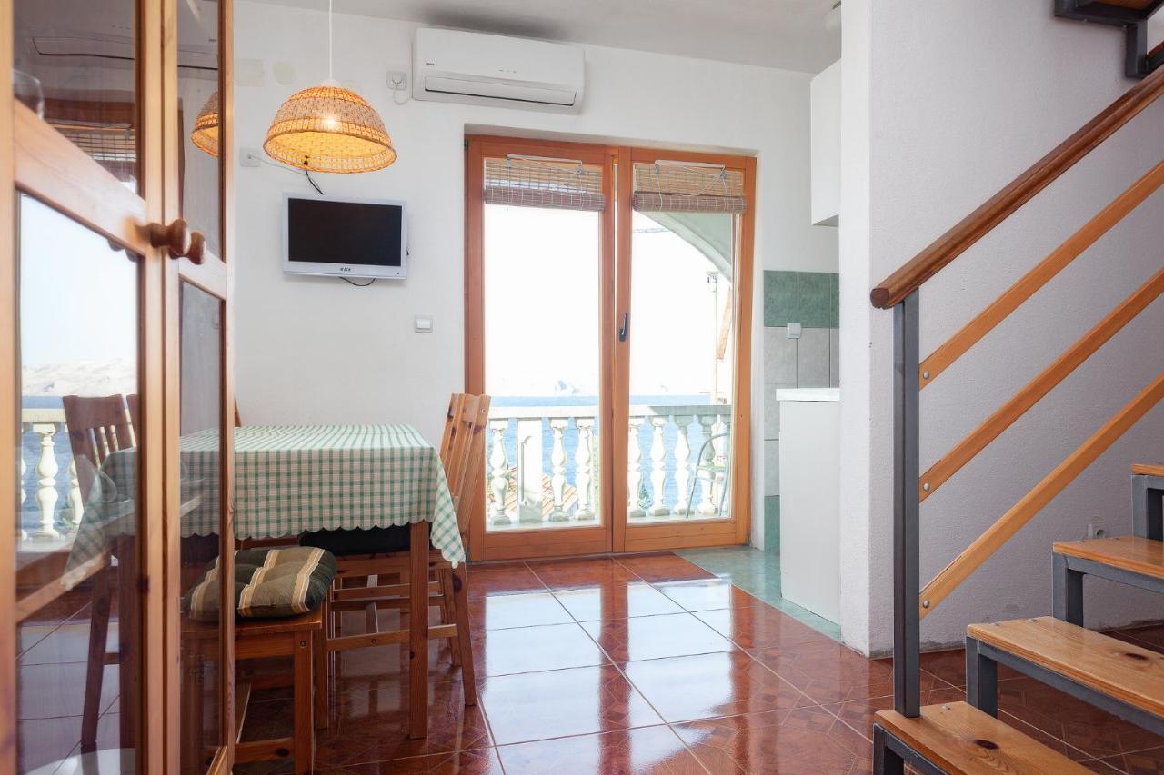 Manda Appartement Karlobag Buitenkant foto