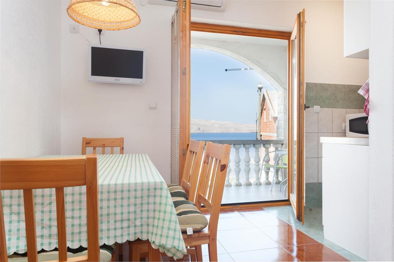 Manda Appartement Karlobag Buitenkant foto