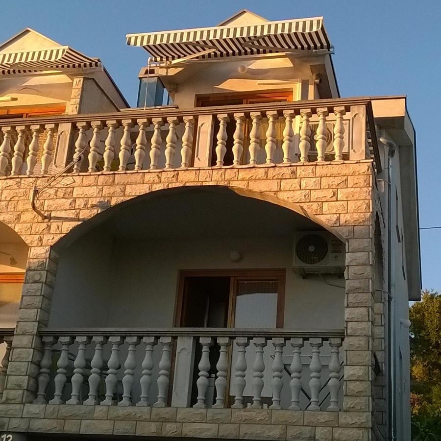 Manda Appartement Karlobag Buitenkant foto