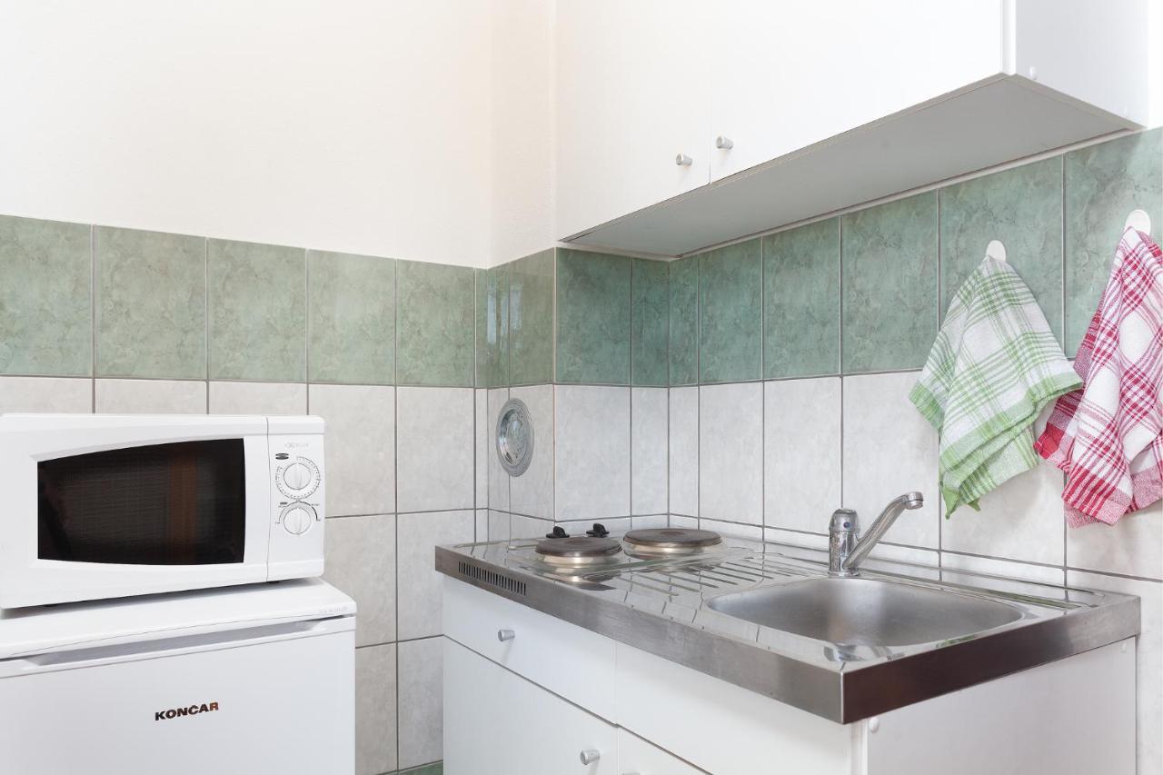 Manda Appartement Karlobag Buitenkant foto