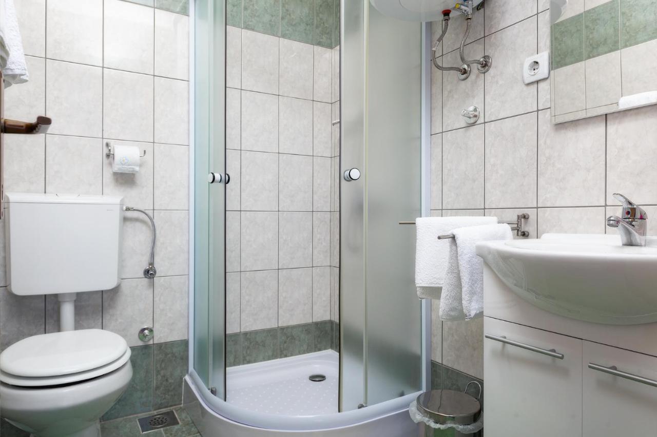 Manda Appartement Karlobag Buitenkant foto