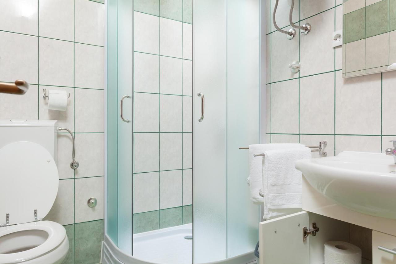 Manda Appartement Karlobag Buitenkant foto