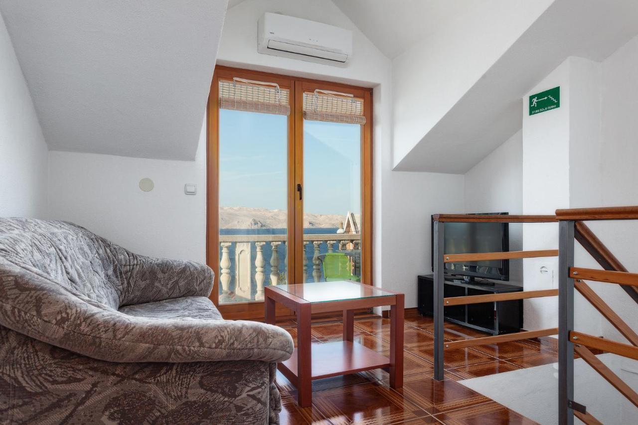 Manda Appartement Karlobag Buitenkant foto
