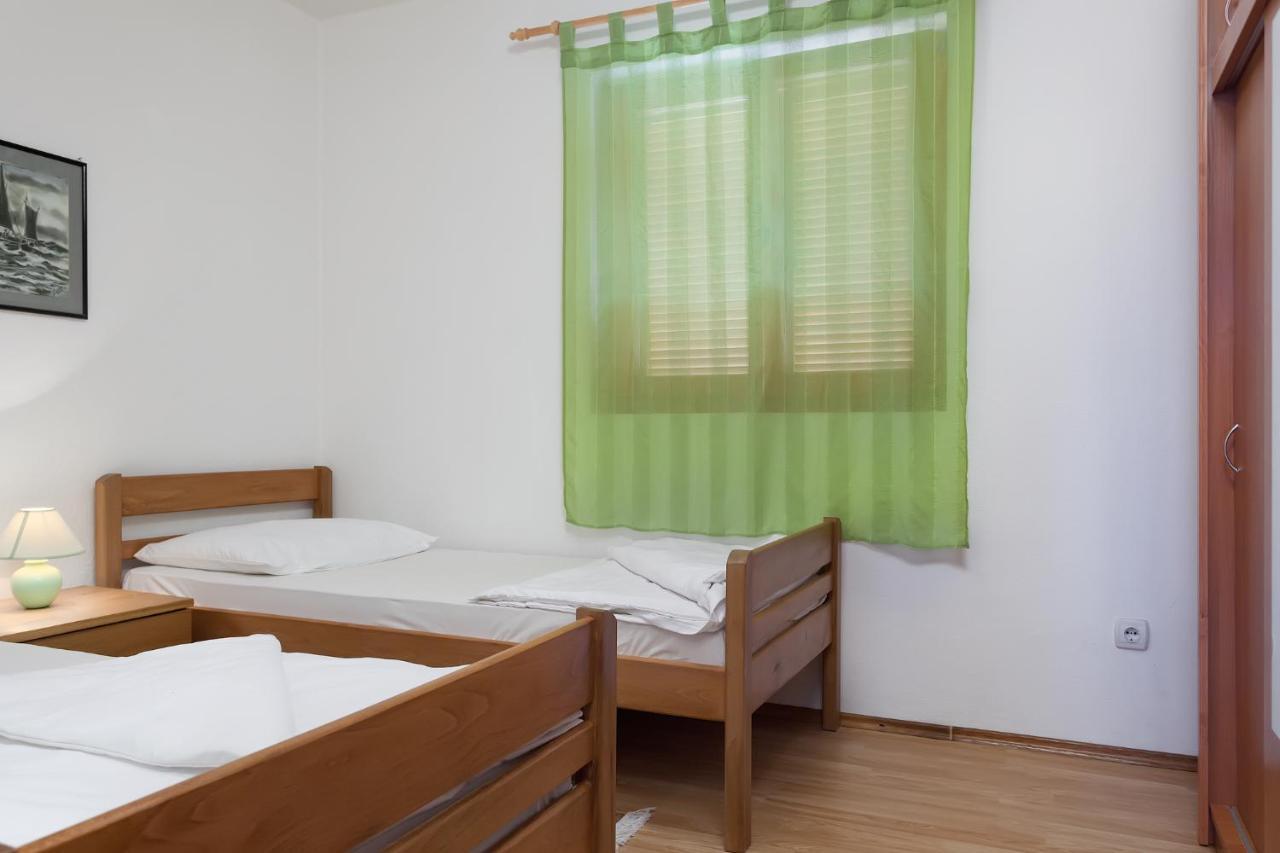 Manda Appartement Karlobag Buitenkant foto
